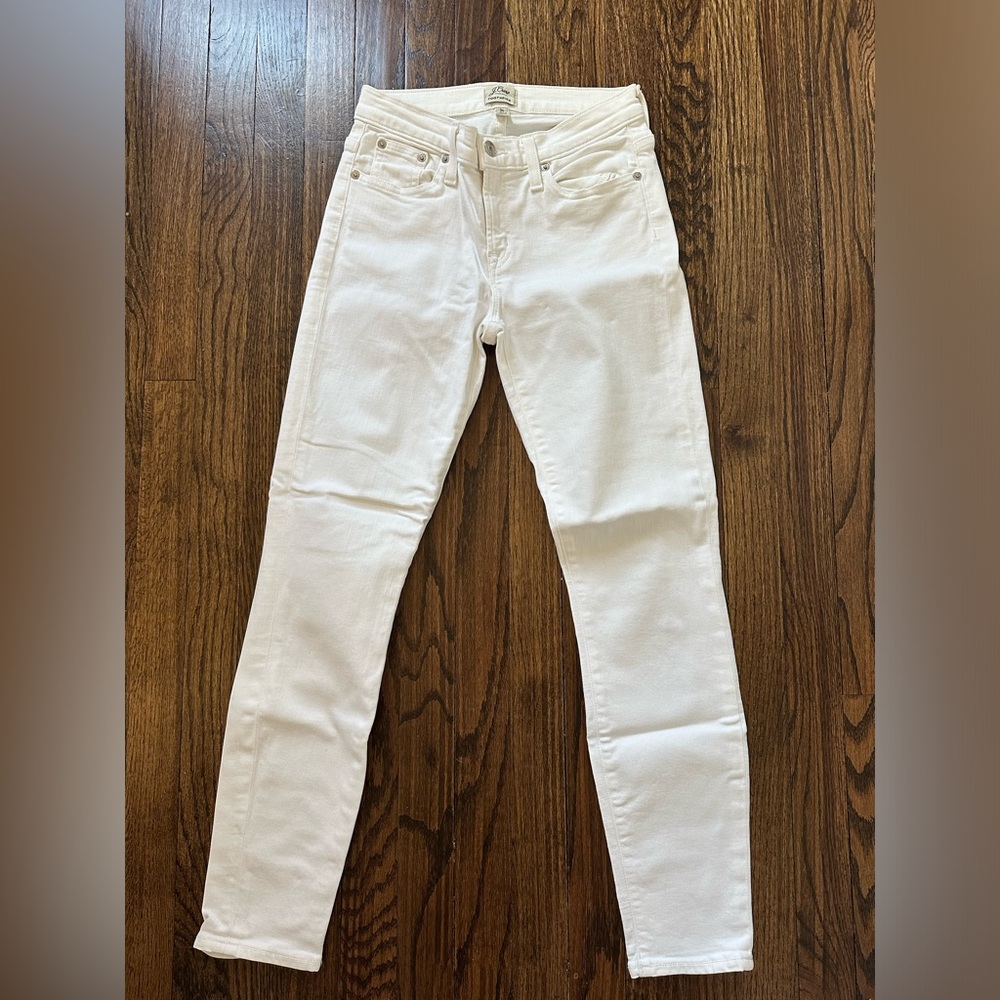J Crew White Jeans - Size 26

Like new. Skinny fit.